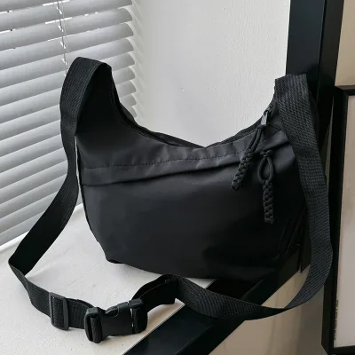 Sac bandoulière en nylon uni – image 2